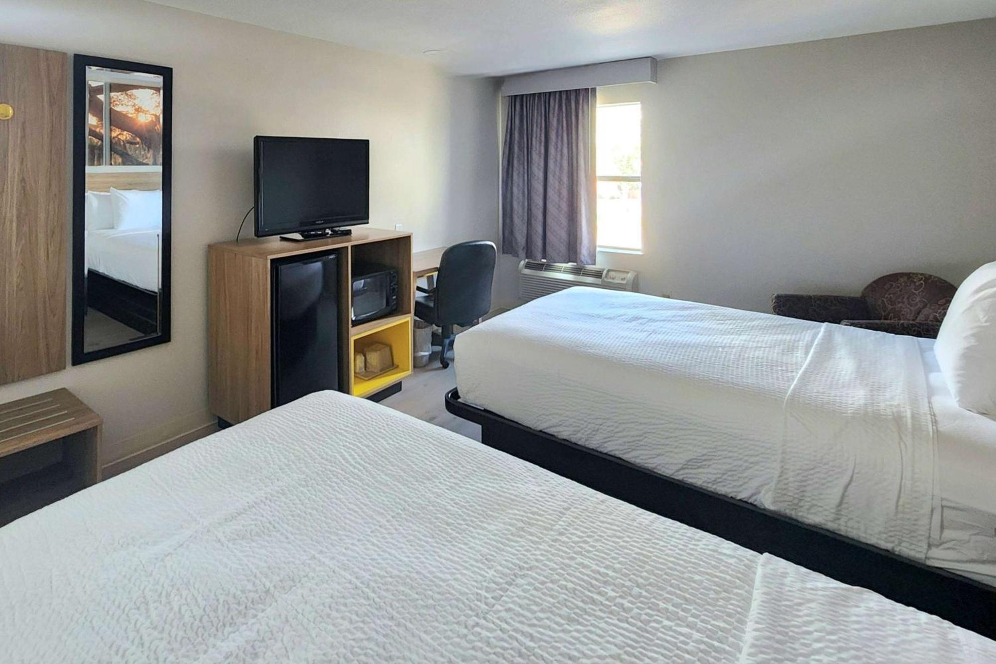 Days Inn By Wyndham Lafayette Scott エクステリア 写真