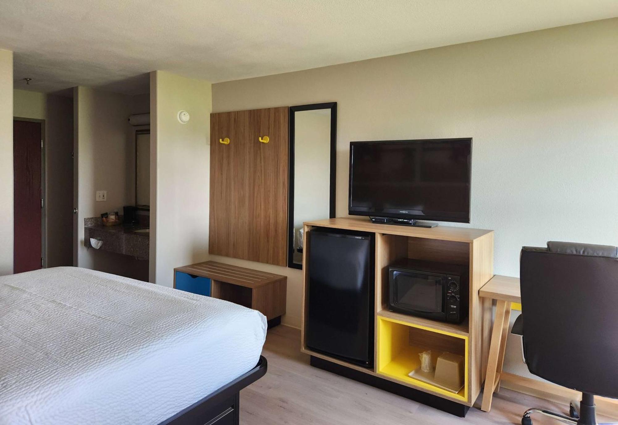 Days Inn By Wyndham Lafayette Scott エクステリア 写真